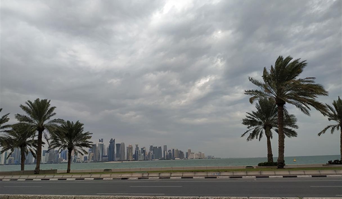 Strong Winds, Blowing Dust, and High Seas Reported Across Qatar 